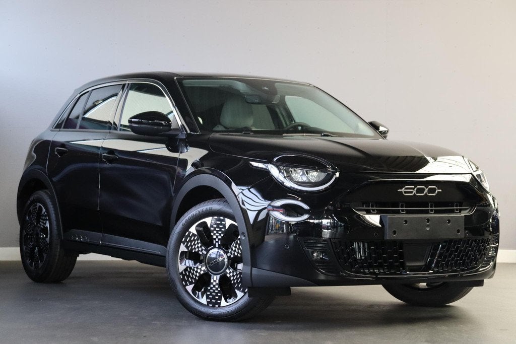 Fiat 600 1.2 Hybrid La Prima 145 PK / Voorraad Voordeel, Auto's, Euro 6, 1199 cc, 620 kg, Zwart