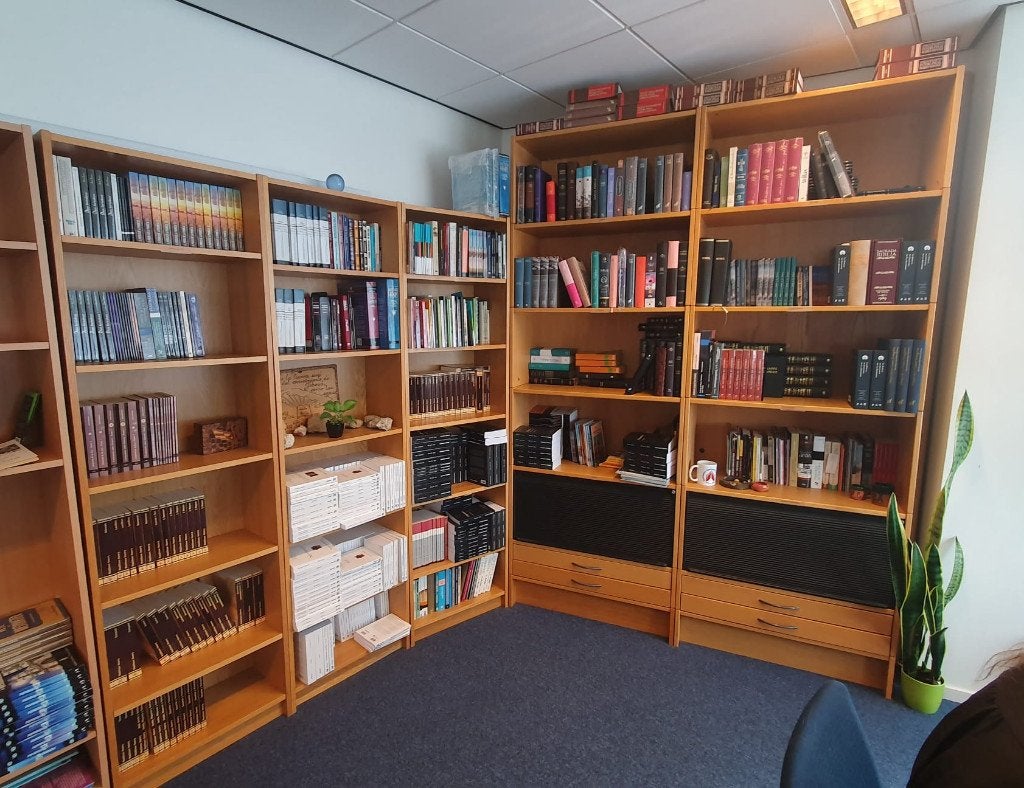 5 degelijke boekenkasten – Moet weg t.e.a.b.!! – Apeldoorn, Huis en Inrichting, Kasten | Boekenkasten, Ophalen, Met plank(en)