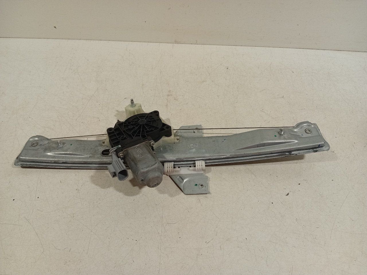 Raammechaniek elektrisch rechts voor Ford Ka, Onderdelen@venauto.nl, Van der Ven Autorecycling B.V., Gebruikt, Ettenseweg 76, 4706 PB Roosendaal, The Netherlands
