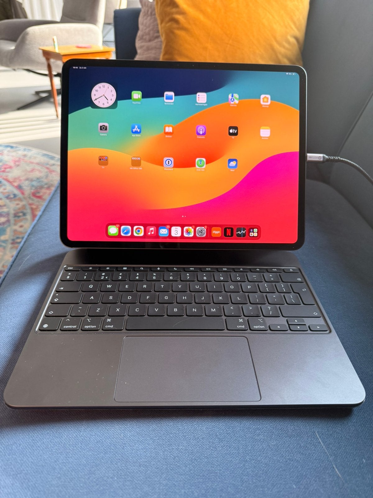 Foto 2 van Ipad pro (2024) 256gb - accu 100% - amper gebruikt