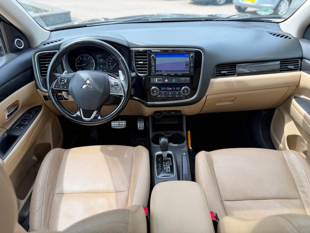 Mitsubishi Outlander /2.0 Instyle/ NAP/ Automaat/ Camera, Auto's, Mitsubishi, 1998 cc, 4 cilinders, 1435 kg, 7 stoelen