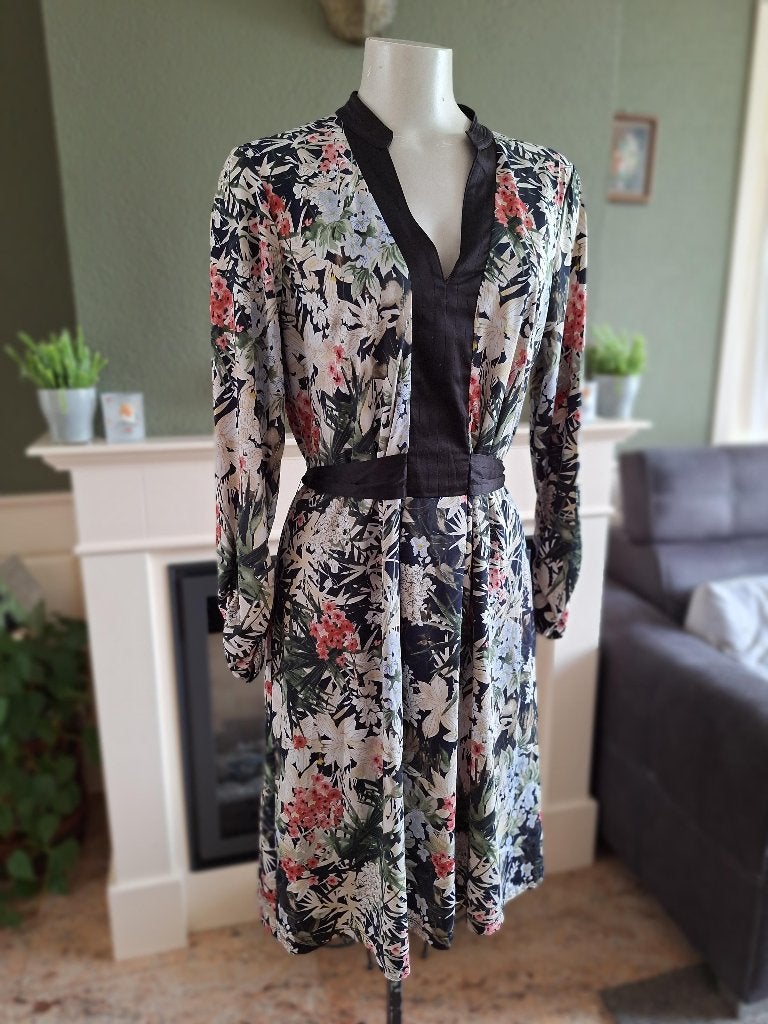 K-design Vintage bloemenjurk lange mouwen en strikceintuur, K-design, Verzenden, Zwart, Maat 46/48 (XL) of groter