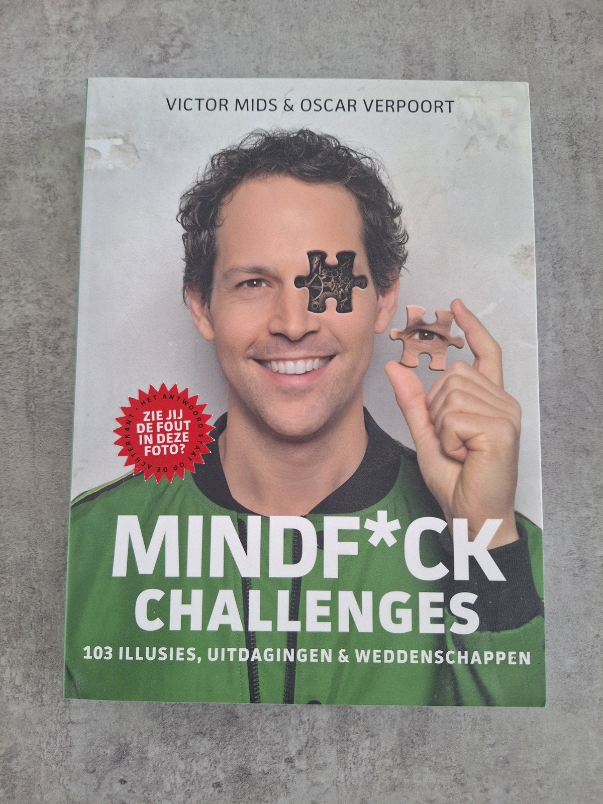 Mindf*ck Challenges - Victor Mids & Oscar Verpoort, Boeken, Ophalen of Verzenden, Zo goed als nieuw, Cognitieve psychologie, Victor Mids & Oscar Verpoort
