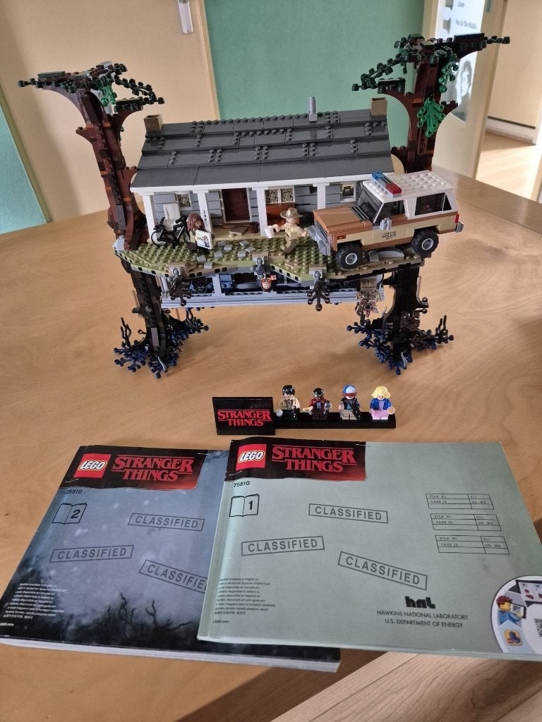 LEGO Stranger Things 75810 - The Upside Down, Kinderen en Baby's, Overige thema's, Verzenden, Lego, Zo goed als nieuw