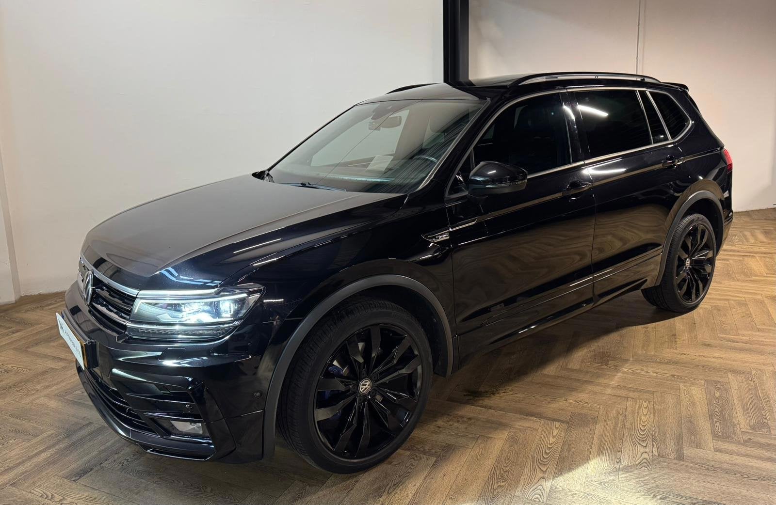 Volkswagen Tiguan 2.0 TSI 4Motion R-Line 7p PANO KEYLESS CAM, Automaat, Gebruikt, Zwart, 190 pk