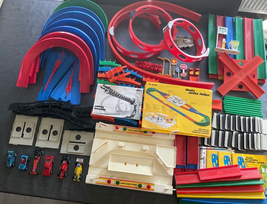 Grote Darda racebaan set met veel auto's en accessoires, Handmatig, Met looping, Ophalen, Overige merken