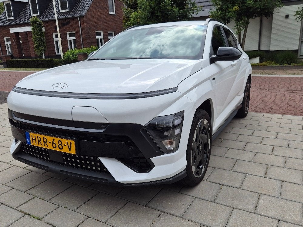 Hyundai KONA Electric N Line Edition 65.4 kWh wit uit 2025, Auto's, Hyundai, Stof, Wit, Origineel Nederlands, Elektrisch