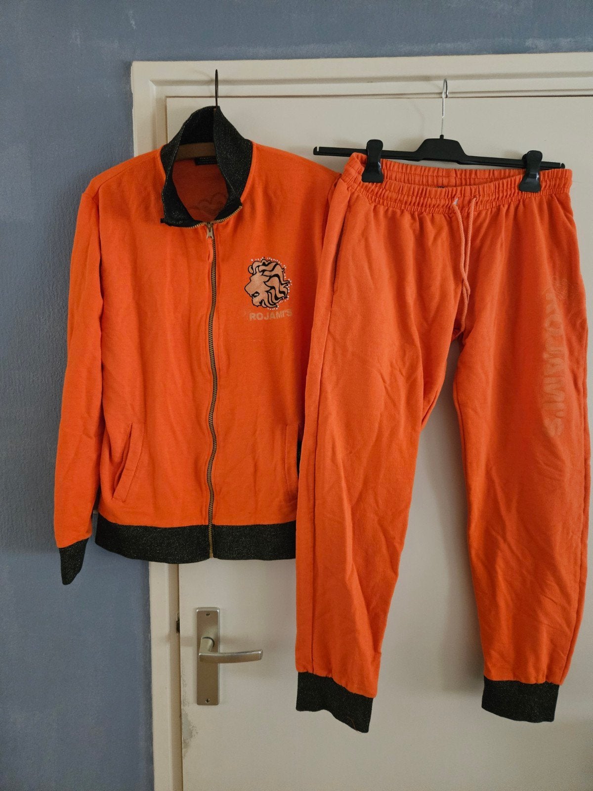 Roy Donders Oranje trainingspak mt xl met leeuwenprint, Ophalen of Verzenden, Trainingspak