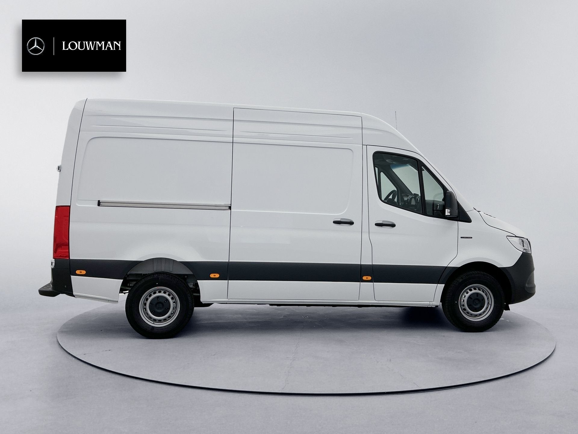 Mercedes-Benz eSprinter 0,99% RENTE - 320 L2H2 RWD 81KWH PRO, Auto's, Automaat, Stoelverwarming, Wit, Mercedes-Benz