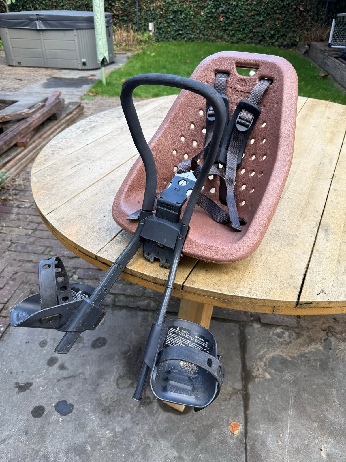 Yepp Mini Voorzitje Bruin + 2 adapters!!, Fietsen en Brommers, Ophalen of Verzenden, Zo goed als nieuw, Voorzitje, Voetsteuntjes
