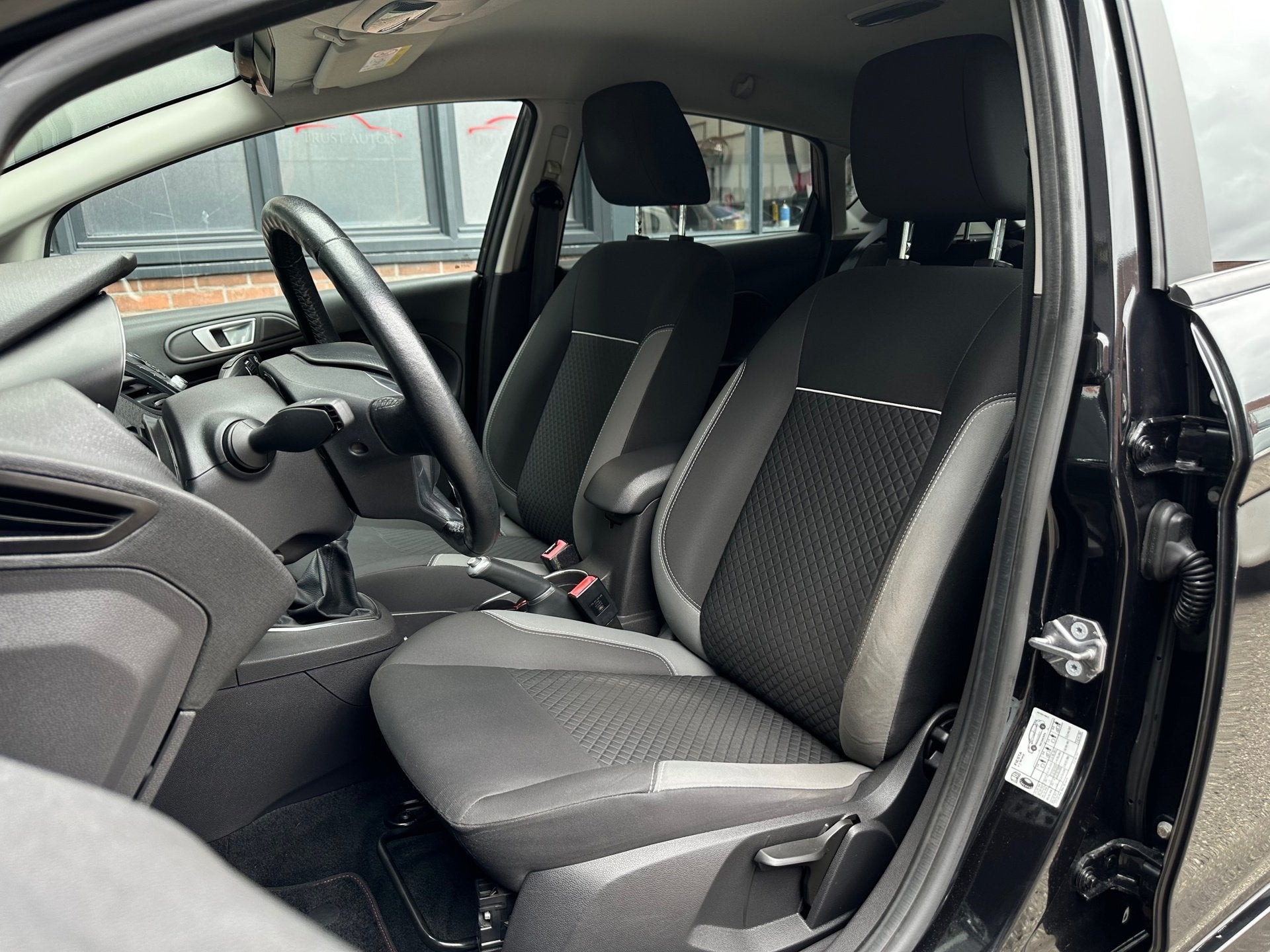 Ford FIESTA 1.0 EcoBoost Titanium ST-Line|Led|Bleutooth|Airc, Voorwielaandrijving, Euro 6, Bedrijf, Handgeschakeld