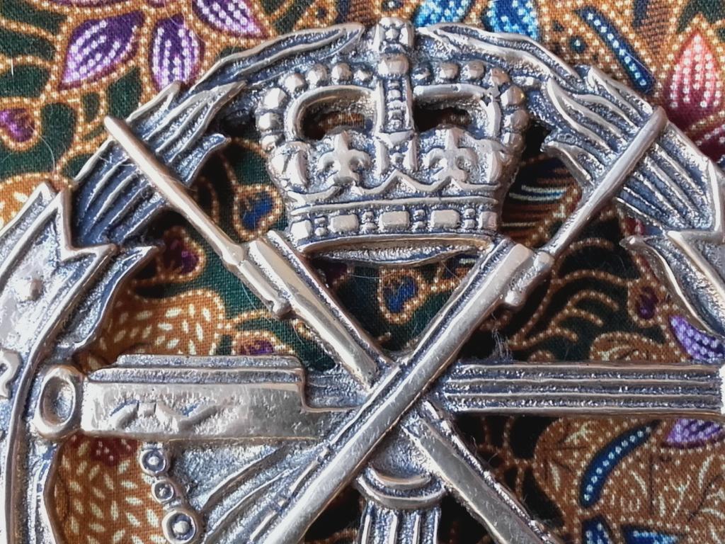 Mooie oude vintage militaria plaquette uit Engeland 11,5 cm., Antiek en Kunst, Antiek | Koper en Brons, Ophalen of Verzenden, Koper