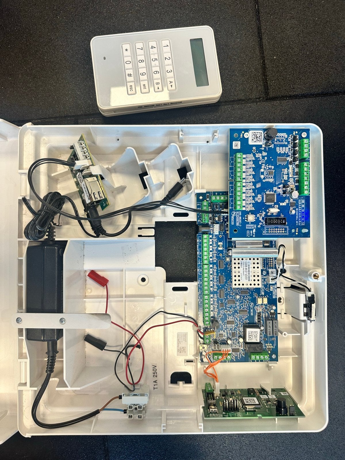 Honeywell Security Alarmsysteem met bedieningspaneel, Ophalen of Verzenden, Gebruikt, Compleet systeem, Overige soorten