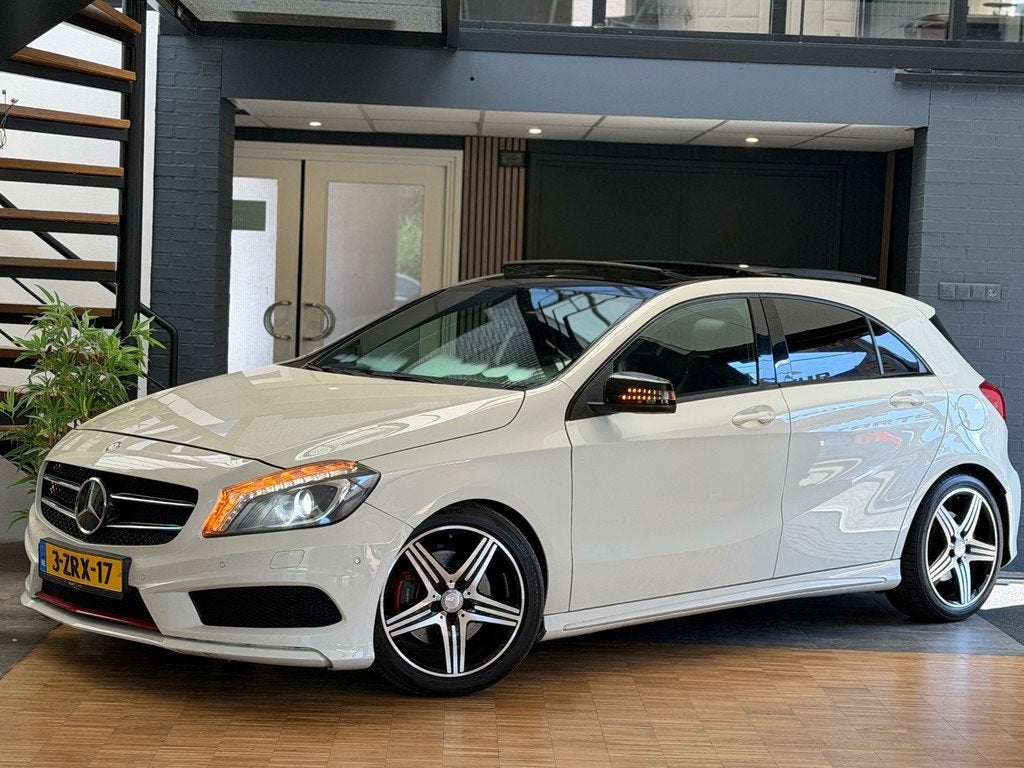 Mercedes-Benz A-klasse 250 4MATIC Ambition PANO Automaat, Auto's, Automaat, 15 km/l, Gebruikt, 4 cilinders
