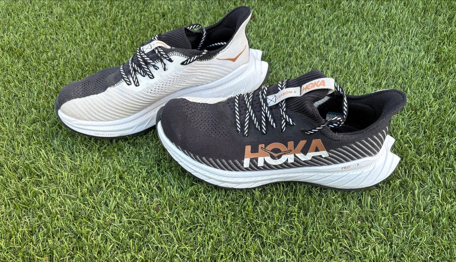 Hoka Carbon X hardloopschoenen mt 40 2/3 Zwart/Wit, Ophalen of Verzenden, Gedragen, Zwart, Sneakers of Gympen