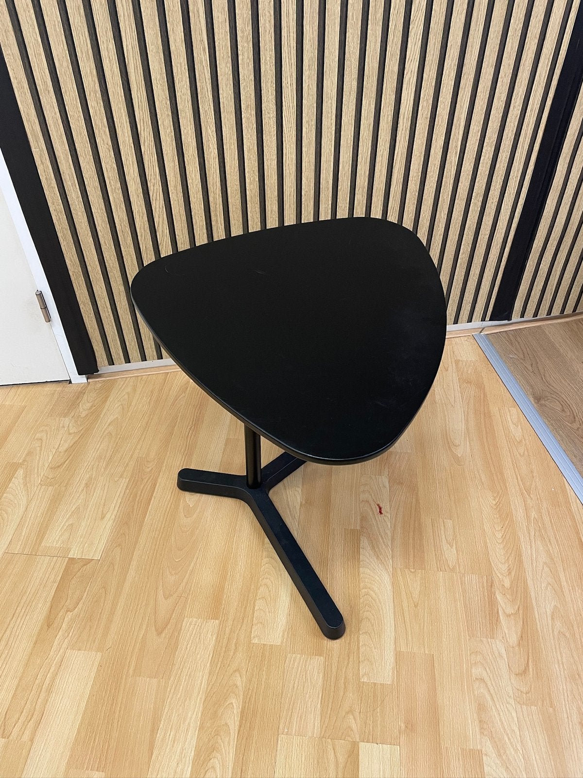 Ikea Svartasen laptoptafel - zwart, Computers en Software, Ophalen, Zo goed als nieuw, In hoogte verstelbaar