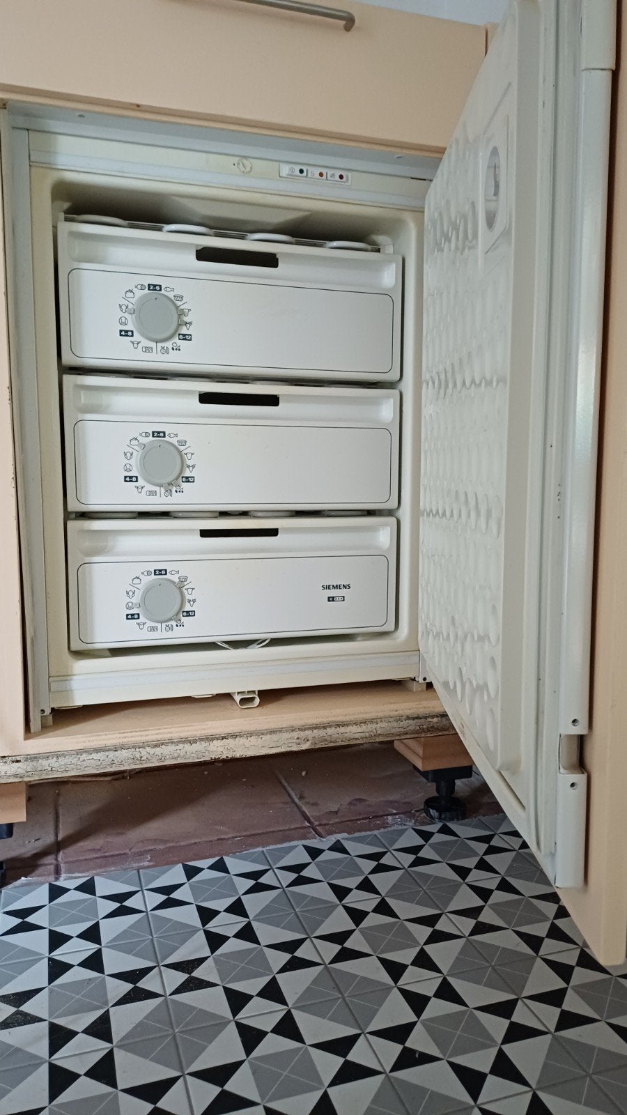 Lage SIEMENS inbouwvriezer 3 laden 95 liter Incidenteel gebr, Ophalen, Gebruikt, Minder dan 85 cm, Minder dan 60 cm