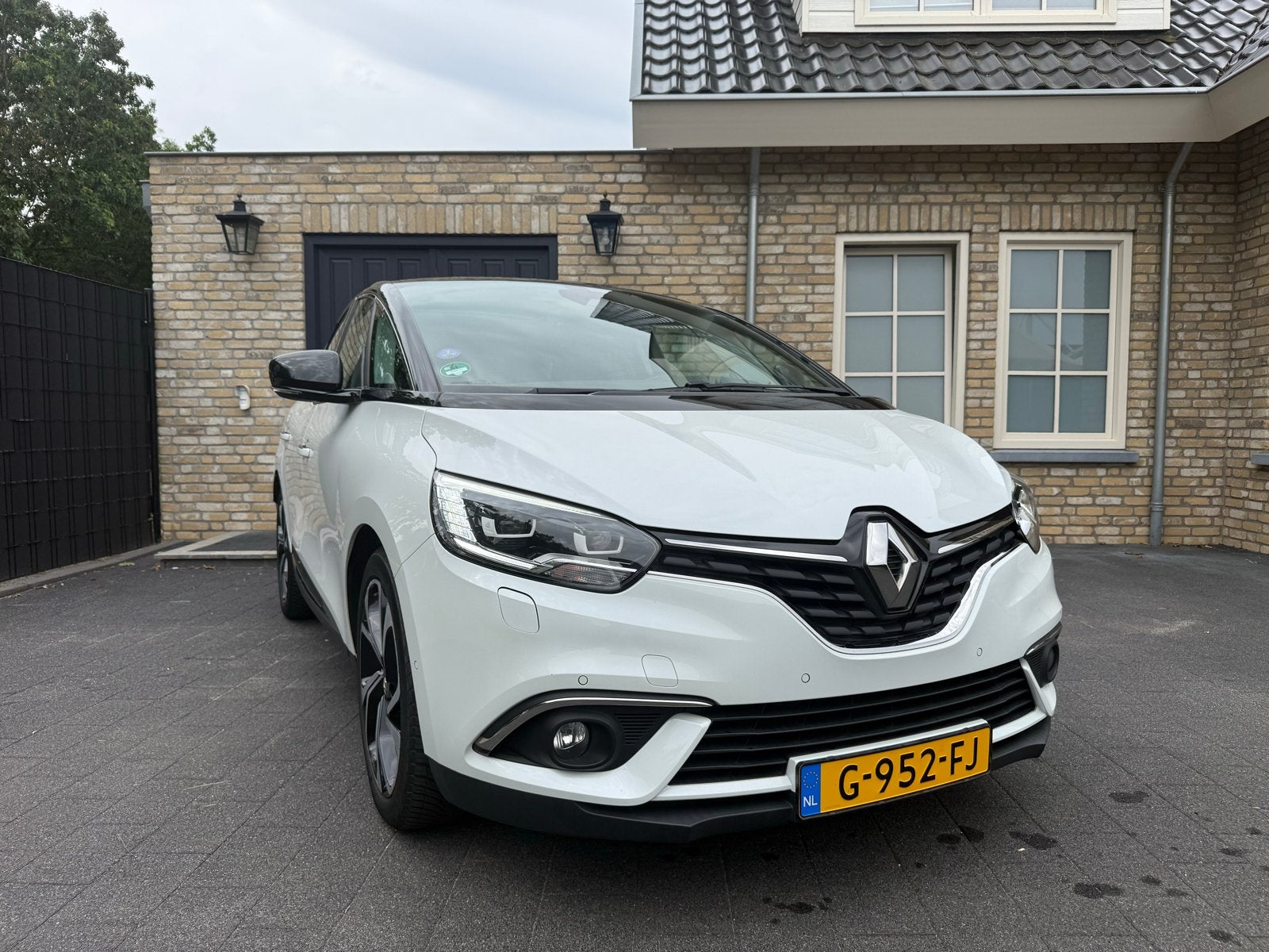 Renault Scénic 1.3 TCe 140pk EDC GPF 2018 Wit, 1800 kg, Zwart, 4 cilinders, Leder en Stof