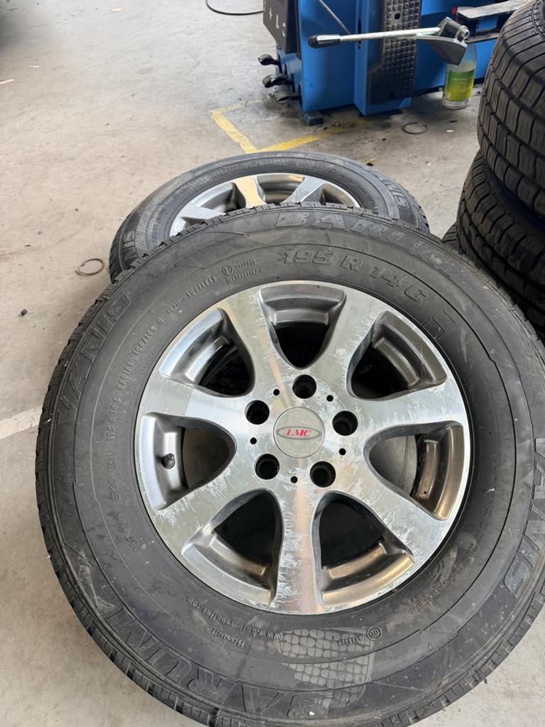 LMC velgen met banden Bandenmaat: 195 R14C, Auto-onderdelen, Banden en Velgen, Ophalen, 15 inch, Band(en), 195 mm