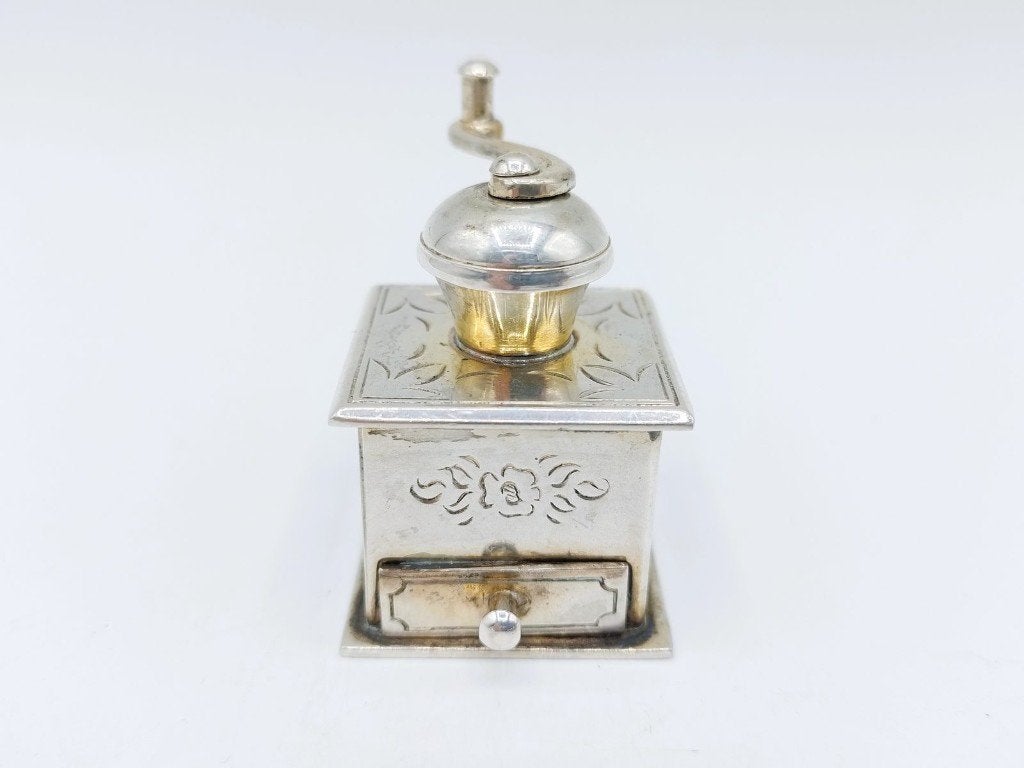 Zilveren miniatuur koffiemolen, B. Drost Gz, Rhenen, 1977