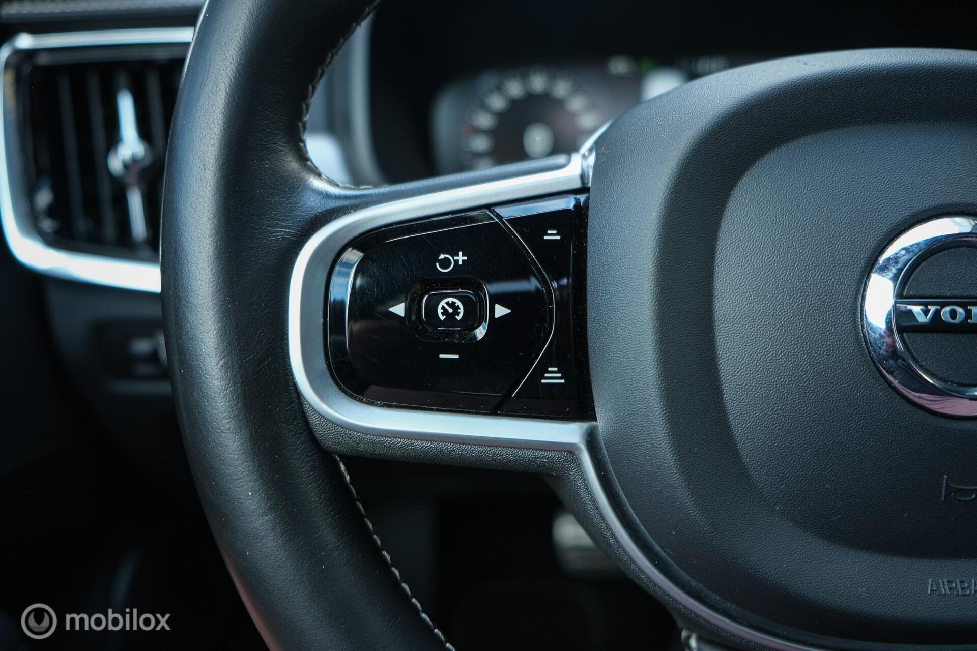 Foto 42 van Volvo V90 2.0 T8 AWD R-Design | Stoel en stuurwielverwarming
