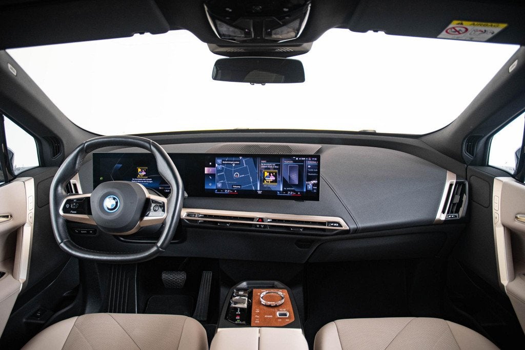 BMW iX xDrive50 Executive 112 kWh Sportpakket - Luchtvering, Auto's, BMW, Automaat, 12 maanden, Gebruikt, 523 pk