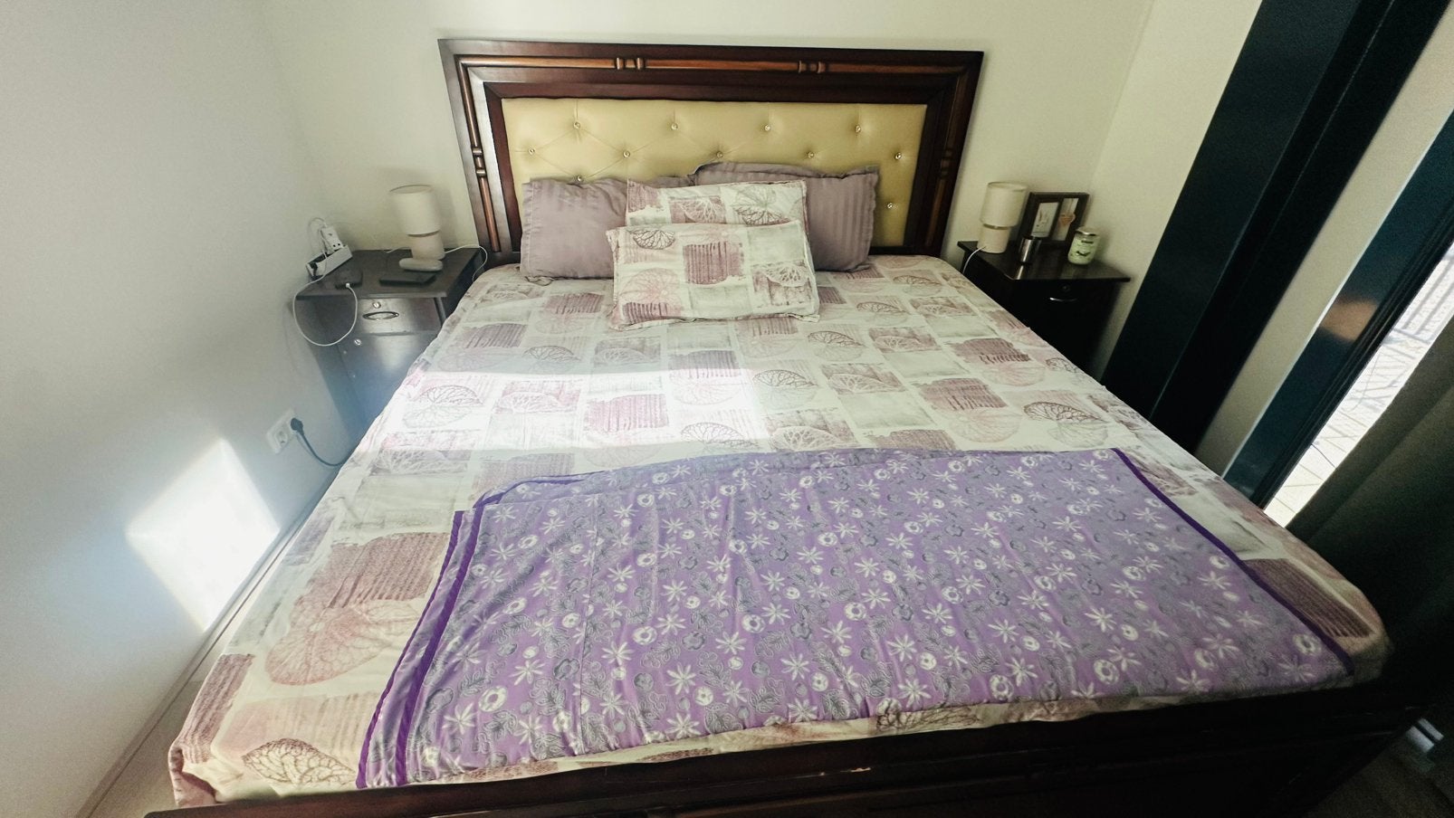 Double Bed with Mattress and 2 Matching Side Tables, Ophalen, Zo goed als nieuw, Tweepersoons