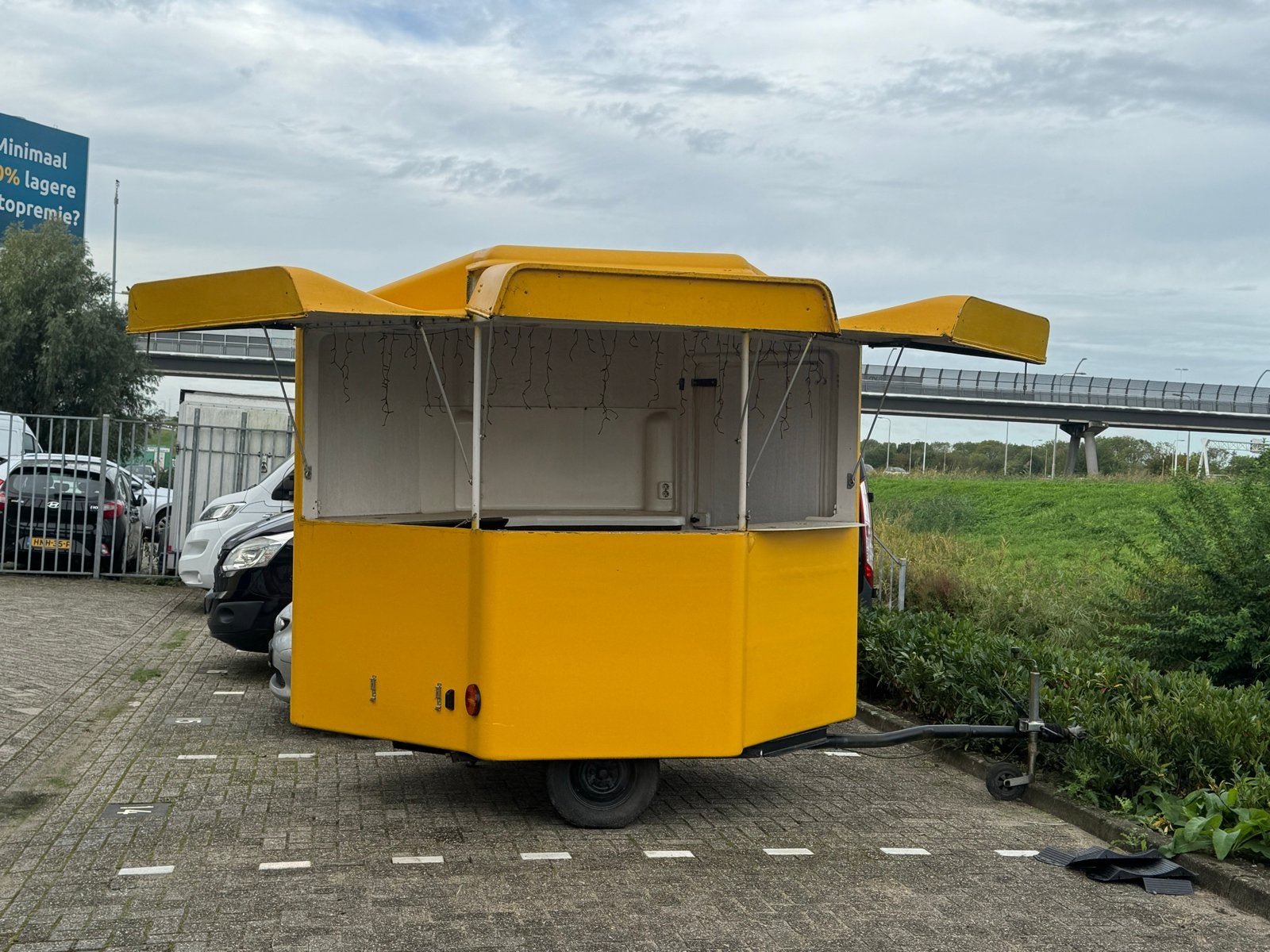 Gele verkoopwagen/marktkraam - Ideaal voor evenementen, Ophalen of Verzenden