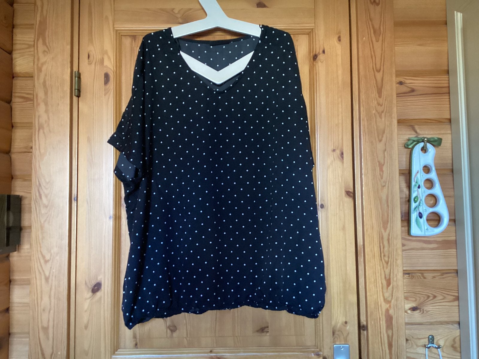 Top zwrt witte stippen 48/50 Janina oto 78 lengte 74 elastie, Kleding | Dames, Ophalen of Verzenden, Zo goed als nieuw, Wit, Shirt of Top