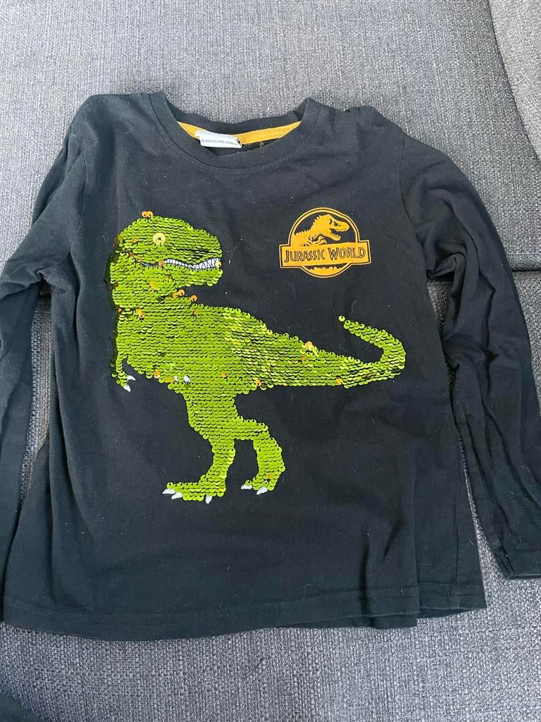Jurassic World T-Rex shirt met pailletten, maat 128, Ophalen of Verzenden, Gebruikt, Jongen, Shirt of Longsleeve
