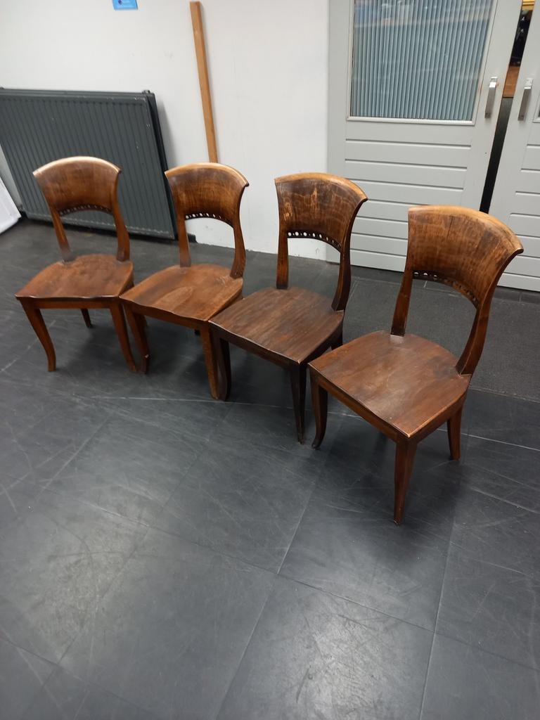 Er zijn nog 2 stoelen , 15 euro per stuk ., Ophalen of Verzenden