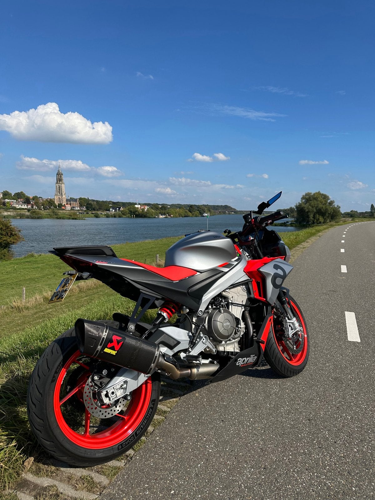 Aprilia Tuono 660 met Akrapovic, UpMap en Quickshifter, 2 cilinders, Motorrijbewijs A, Particulier, Meer dan 35 kW