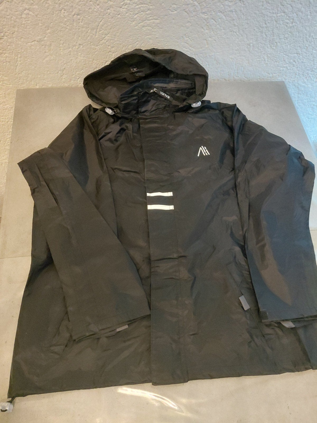 Nieuwe regenjas maat 164, Ophalen, Nieuw, Jongen of Meisje, Jas