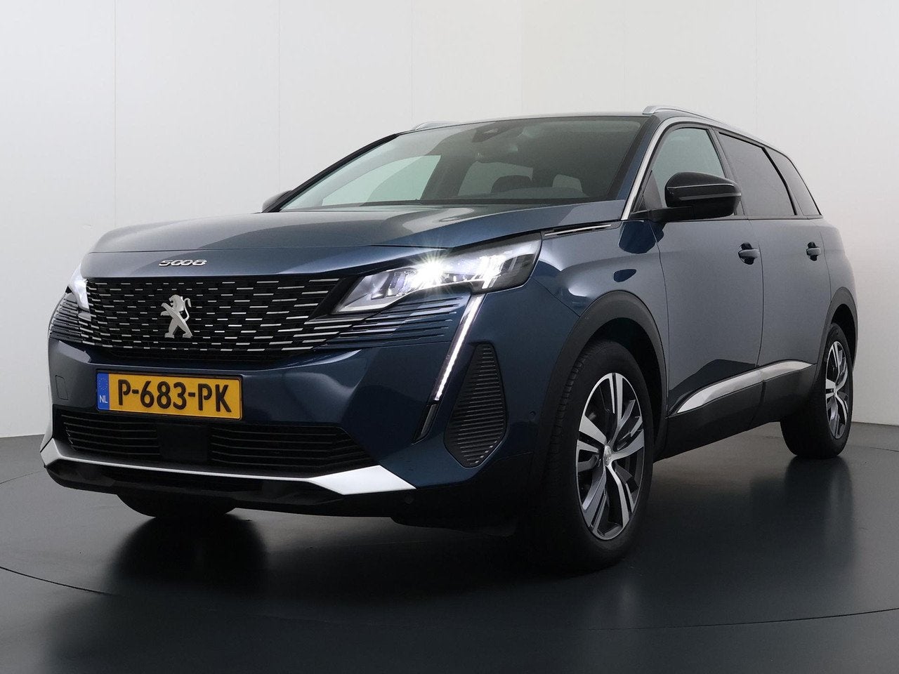 Peugeot 5008 SUV Allure Pack Business 130pk Automaat | Navig, Auto's, Automaat, 15 km/l, Gebruikt, 1199 cc