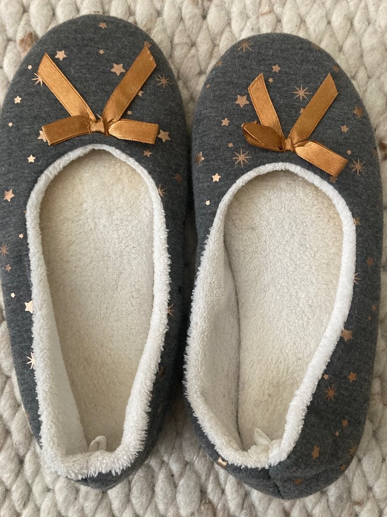 Grijze huisschoenen, sloffen van Hema mt. 36, Gebruikt, Meisje, Overige typen, Ophalen of Verzenden