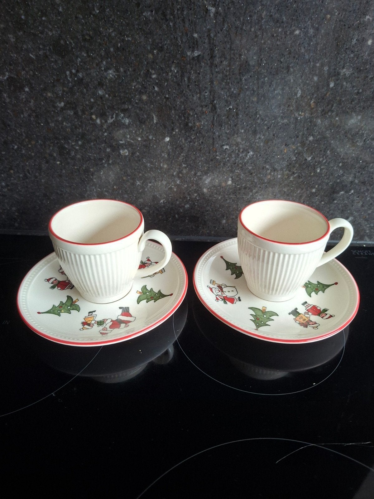 Wedgwood Windsor Christmas 2 kop en schotels, Klassiek, Ophalen of Verzenden, Zo goed als nieuw, Kop(pen) en/of Schotel(s)