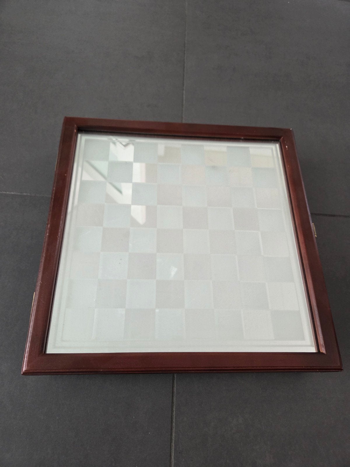 King Arthur Glazen Schaakbord in Houten Kist 35x35cm, Ophalen of Verzenden, Minder dan 500 stukjes, Zo goed als nieuw, Schaken