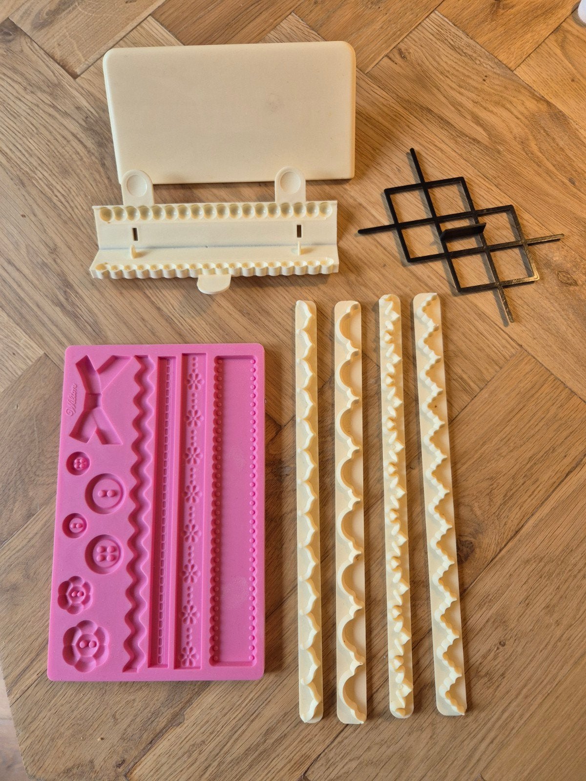 Wilton fondant decoratie set en siliconen mal, Ophalen of Verzenden, Gebruikt, Taarten of Cupcakes, Versiering
