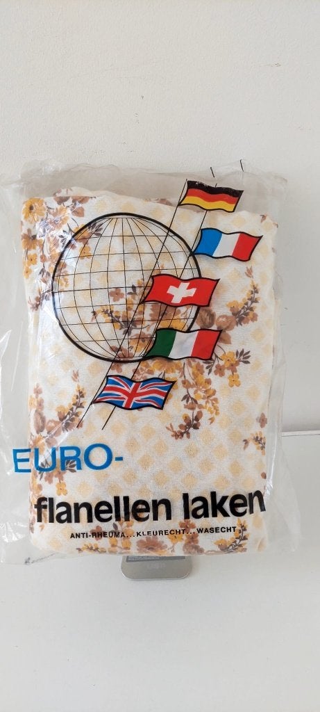 Vintage EURO flanellen laken (245x175 cm) nieuw old stock, Huis en Inrichting, Slaapkamer | Beddengoed, Eu, Eenpersoons, Eu, Beige