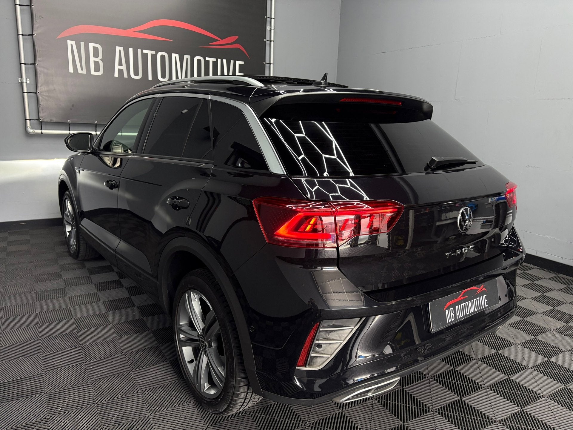 Volkswagen T-Roc 1.5 TSI R-Line Pano, Stof, 4 cilinders, 150 pk, Zwart