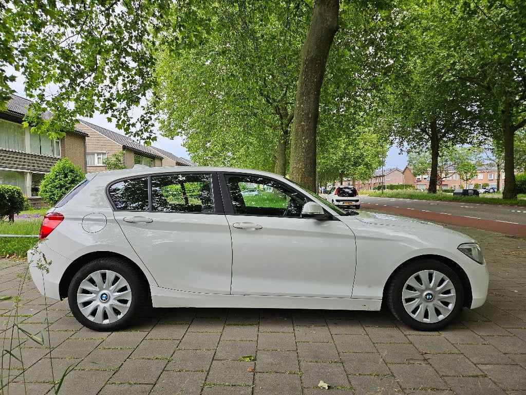 BMW 1-Serie 116I 100KW 5DR Aut8 2013 **Nieuwe Onderhoud**, Auto's, Zwart, 4 cilinders, Wit, 1200 kg