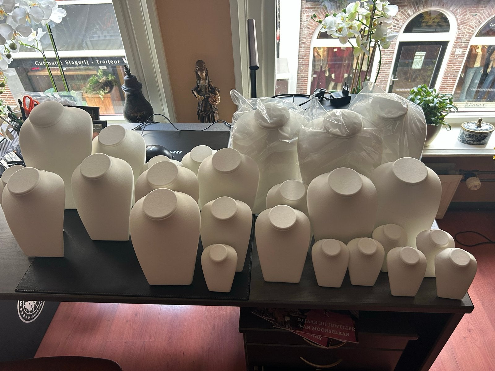 Partij van 20+ witte leren sieradenstandaards/buste, Sieraden, Tassen en Uiterlijk, Ophalen, Nieuw