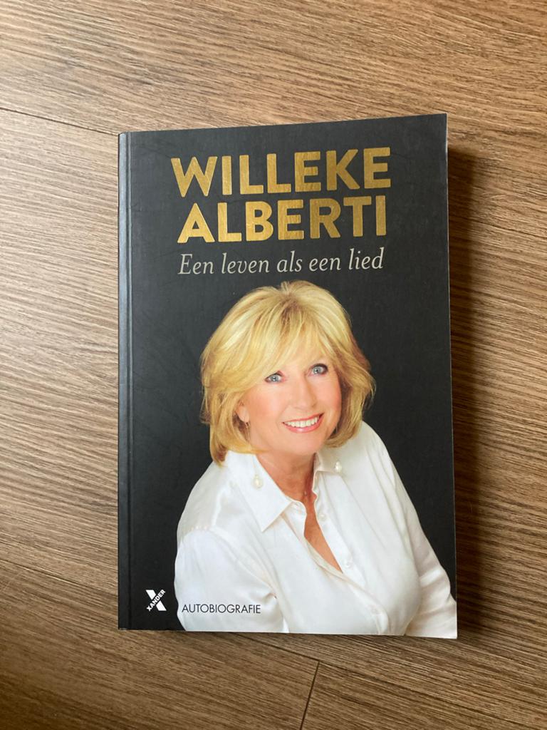Willeke Alberti - Een leven als een lied (Autobiografie), Ophalen of Verzenden, Zo goed als nieuw, Film, Tv en Media