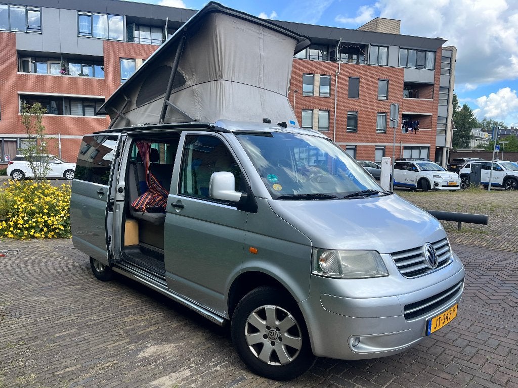 Volkswagen T5 camper met California inbouw, Stof, Overige carrosserieën, 4 stoelen, 2500 kg