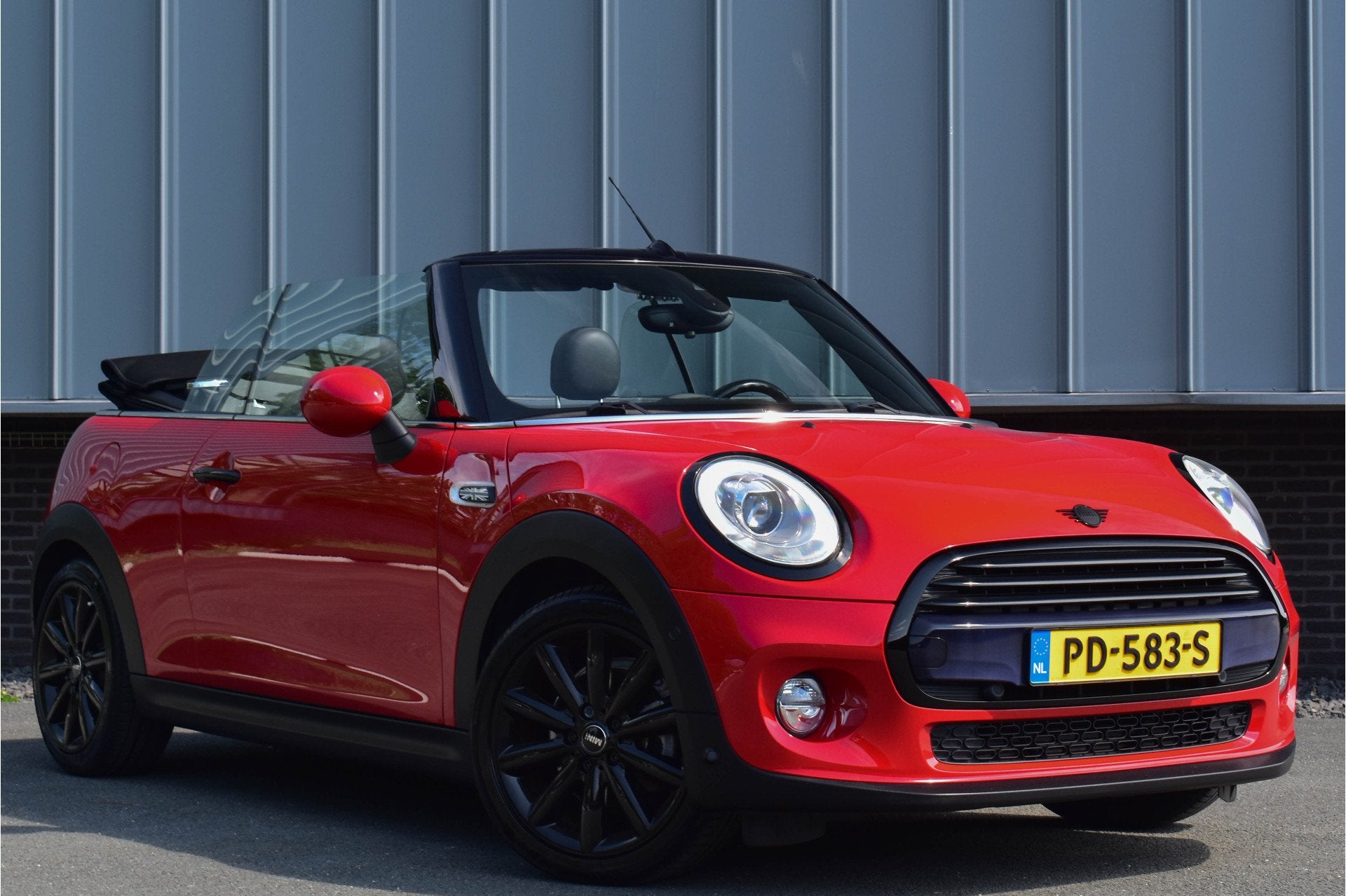 MINI Cabrio 1.5 Cooper Cabrio | Leder | Camera | Keyless | N, Auto's, Mini, Voorwielaandrijving, 136 pk, Gebruikt, Euro 6