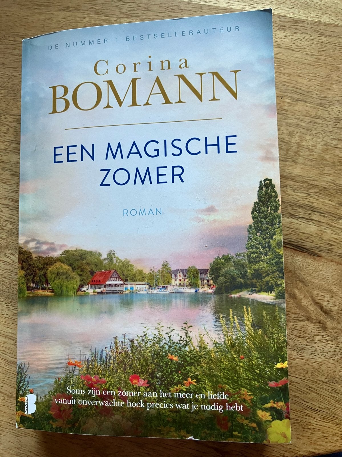 Een Magische Zomer - Corina Bomann (Roman), Ophalen of Verzenden, Zo goed als nieuw