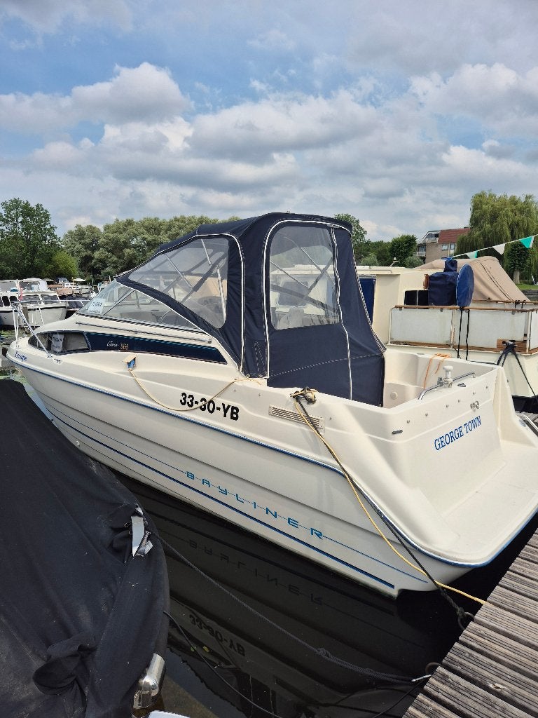 BAYLINER 2655, 9 m, Gebruikt, Binnenboordmotor, 100 cm