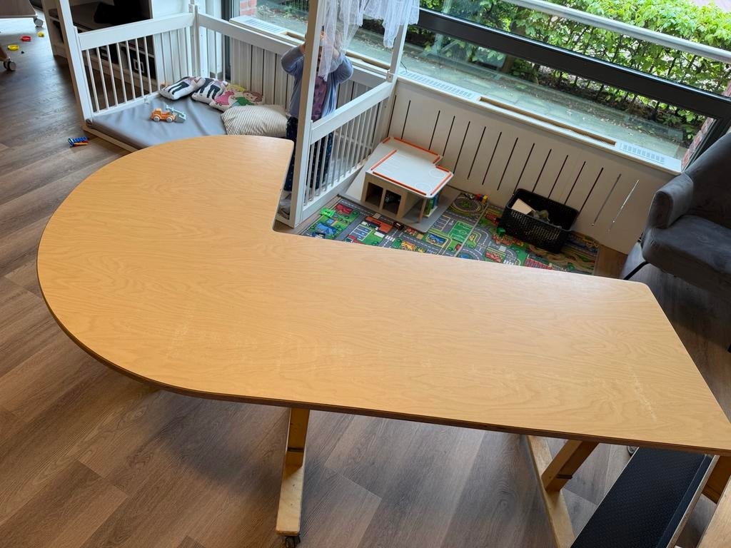 Grote tafel, ideaal voor kinderopvang/school, Huis en Inrichting, Tafels | Eettafels, Ophalen, Gebruikt, Vijf personen of meer