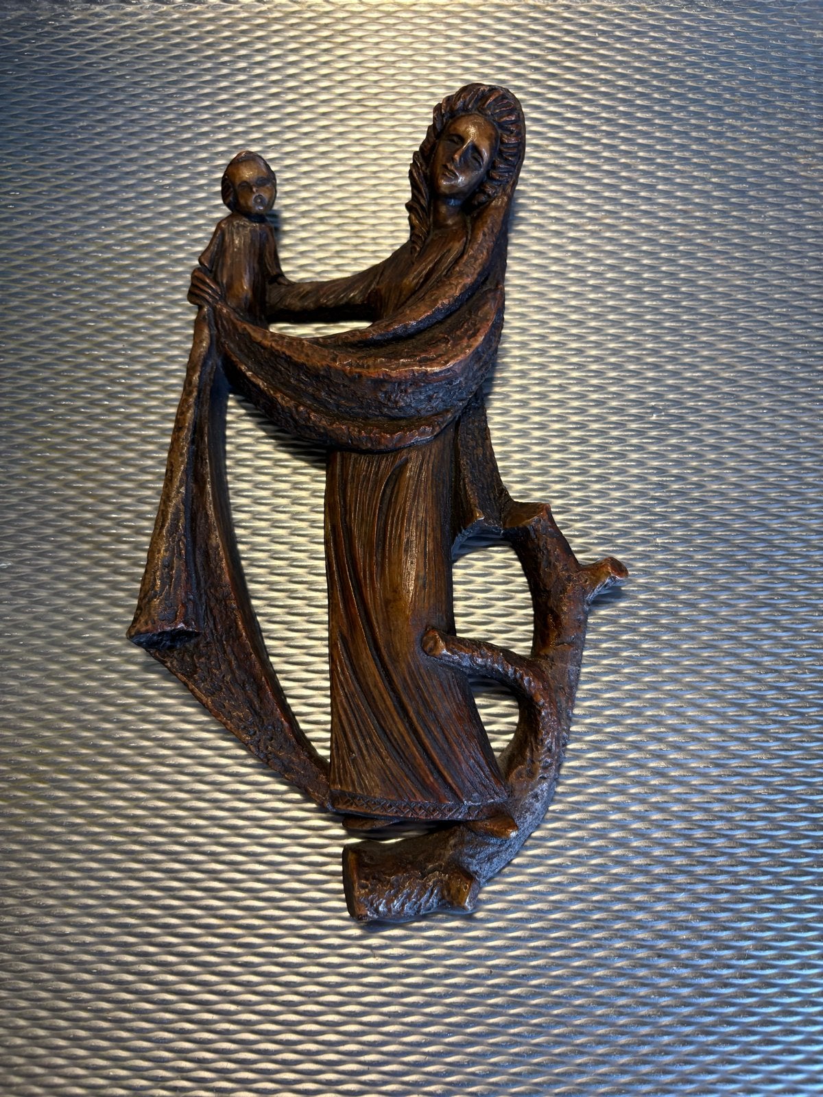 Uniek Houten Beeld: Moeder en Kind - Handgemaakt, Ophalen of Verzenden, Handgemaakt, 20 - 50 cm, Scène