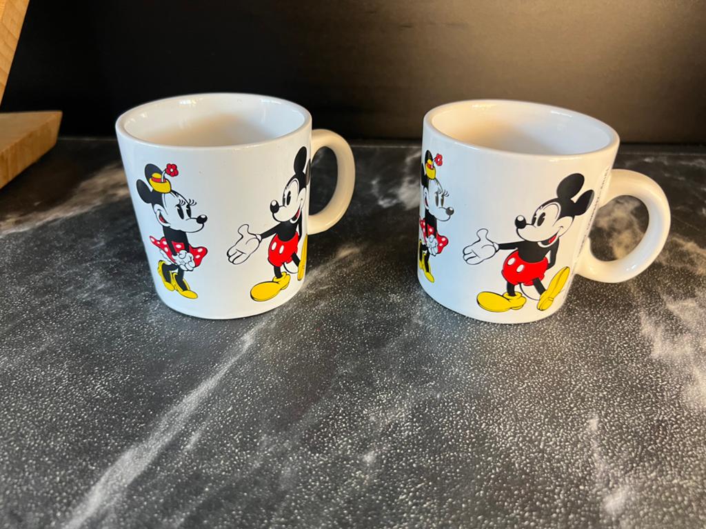 Walt Disney Company 2 mokken mickey en minnie mouse, Ophalen of Verzenden, Zo goed als nieuw, Overige stijlen, Kop(pen) en/of Schotel(s)